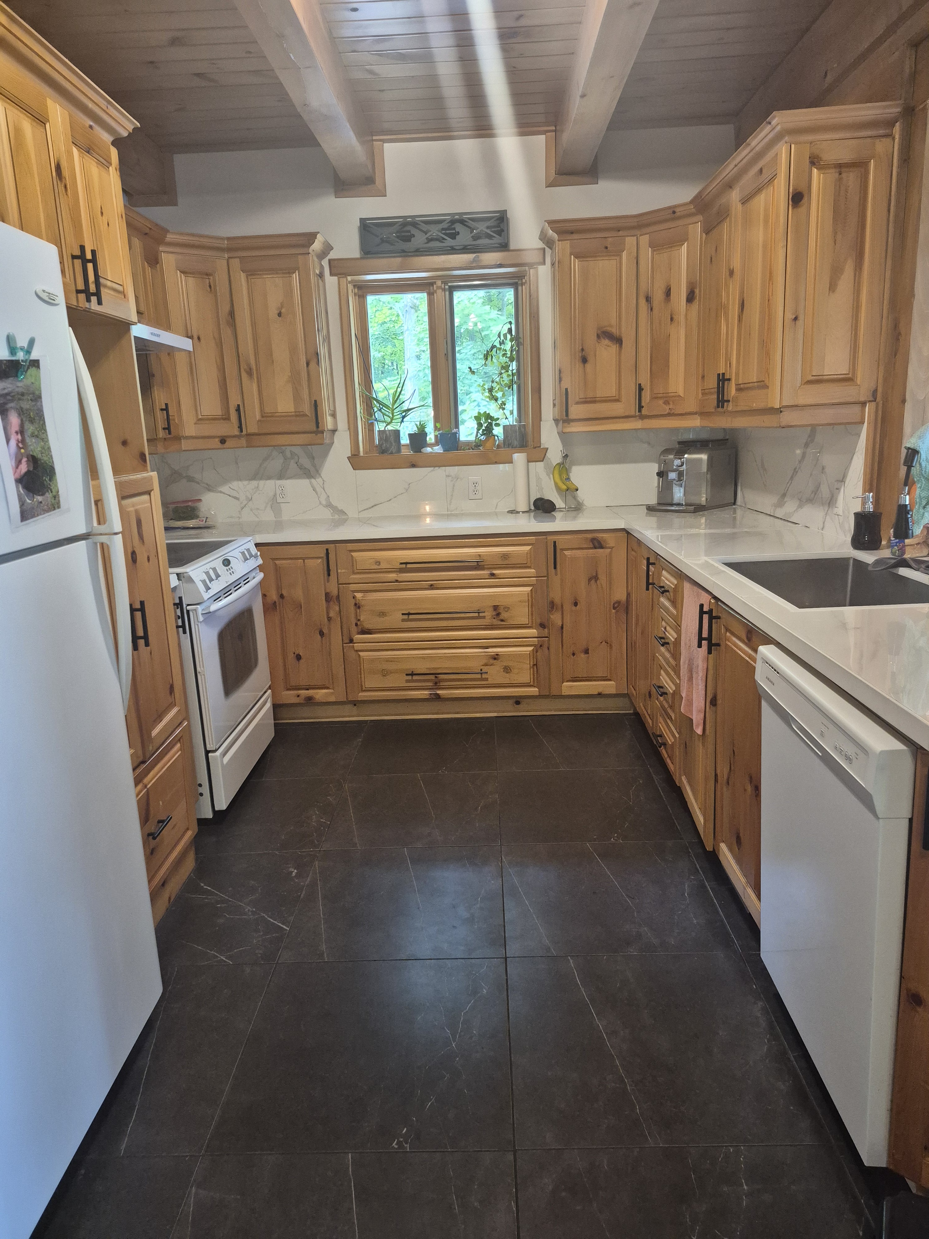 Cuisine en bois avant la transformation